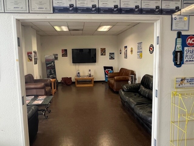 More Photos Of 5375 Procyon St, Las Vegas Warehouse For Lease
