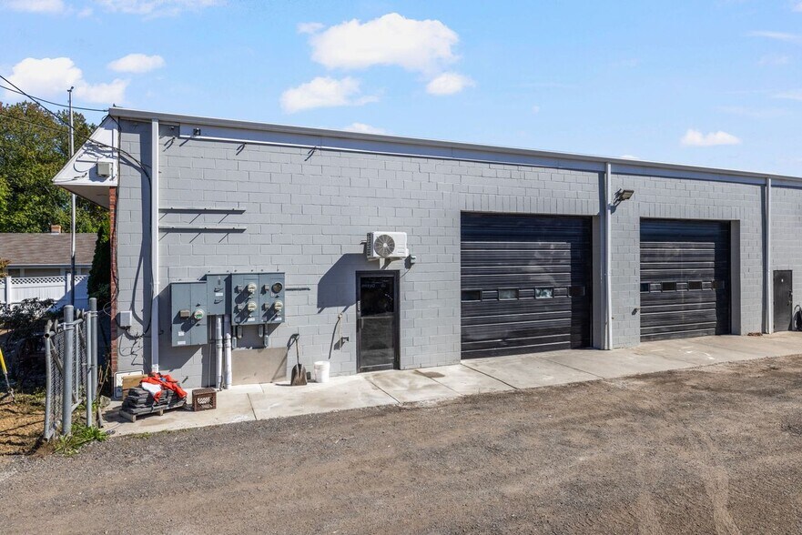 More Photos Of 30 Starr St, Johnston Warehouse For Lease