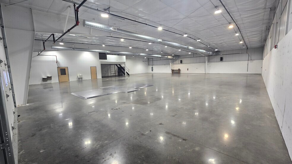 More Photos Of 197 Thunder Rd, Mooresville Light Distribution For Lease