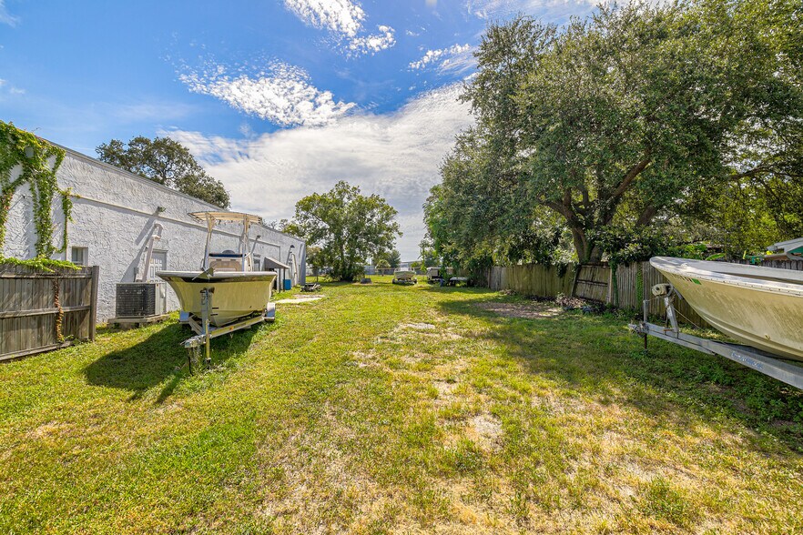 More Photos Of 689 4th St NW, Largo Manufacturing For Sale