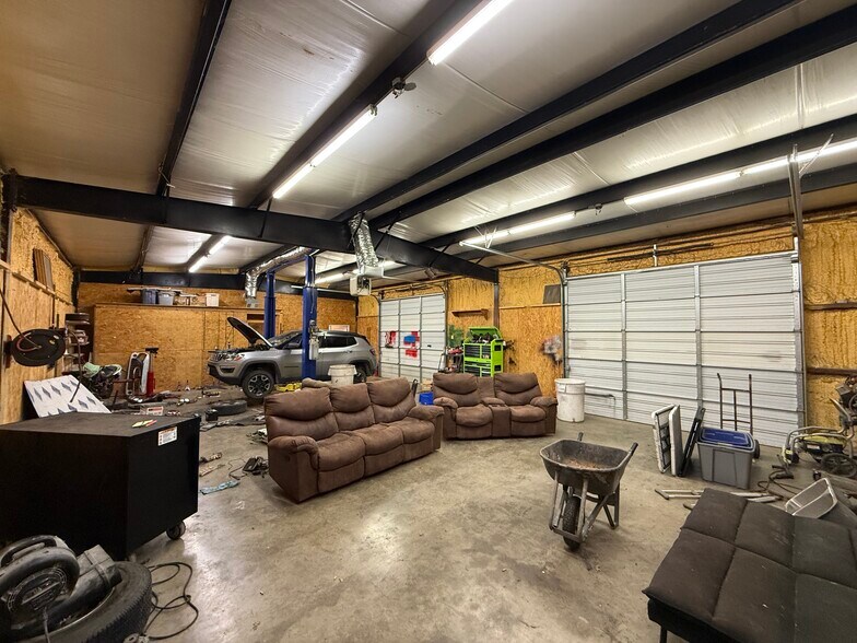 More Photos Of 10015 FM 751, Quinlan Flex For Lease