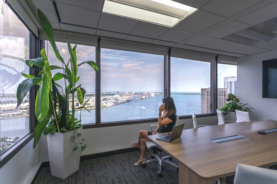 Primary Photo Of 2 S Biscayne Blvd, Miami Coworking Space