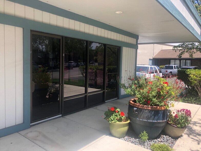 More Photos Of 11 Commercial Blvd, Novato Warehouse For Lease