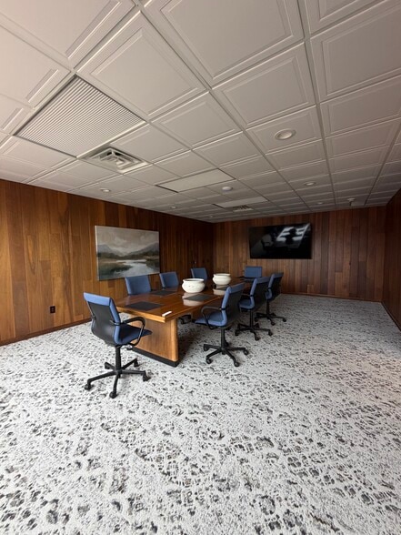 More Photos Of 104 E Main St, Johnson City Office For Lease