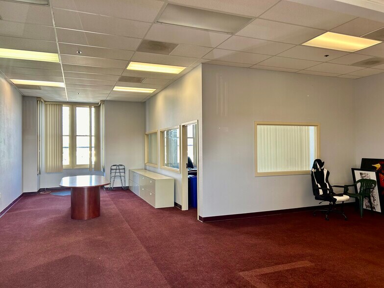 More Photos Of 3902-3920 Smith St, Union City Unknown For Lease