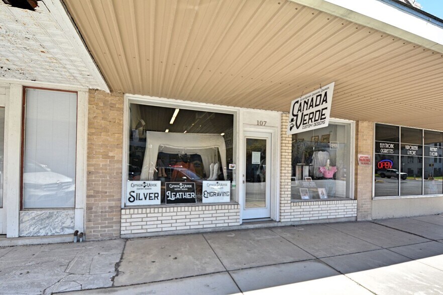 More Photos Of 200 E Court St, Seguin General Retail For Sale