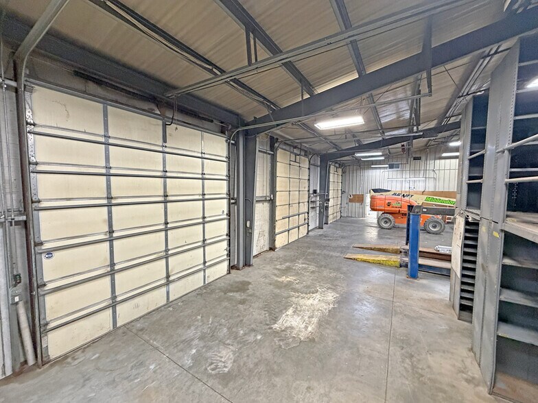 More Photos Of 311 Transpoint dr, Dupo Industrial For Lease