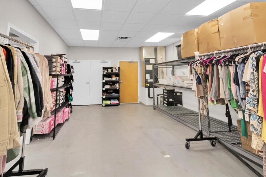 More Photos Of 2504 Merchant Ave, Odessa Warehouse For Lease