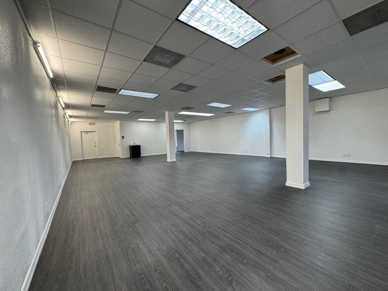 More Photos Of 7050 Winkler Rd, Fort Myers Restaurant For Lease