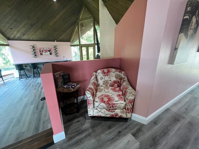 More Photos Of 10804 Wilkshire Blvd, Bolivar Office For Sale