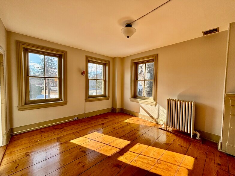 More Photos Of 5412 Shimerville Rd, Emmaus Freestanding For Lease