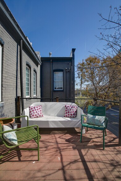 More Photos Of 221 E Clay St, Richmond Storefront Retail Residential For Sale