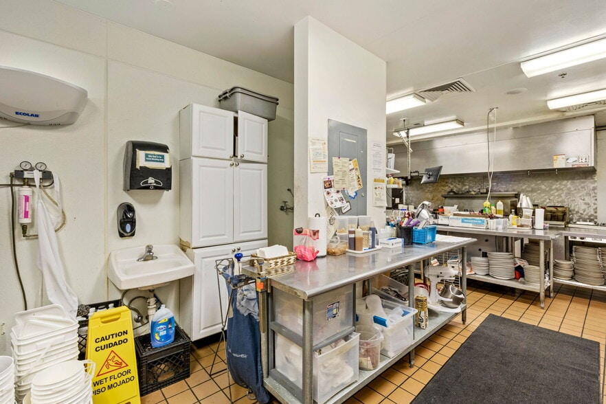 More Photos Of 5100-N Star Blvd, Great Falls Storefront Retail Office For Sale