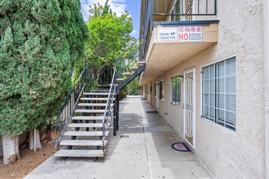 More Photos Of 935 W Bishop St, Santa Ana Apartments For Sale