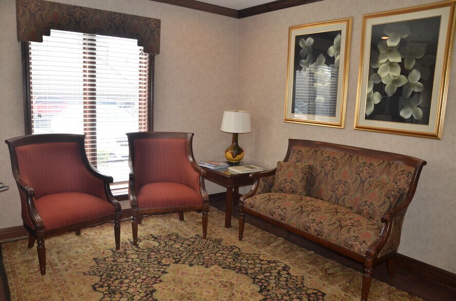 More Photos Of 5703-5713 NW 64th Ter, Kansas City Medical For Sale