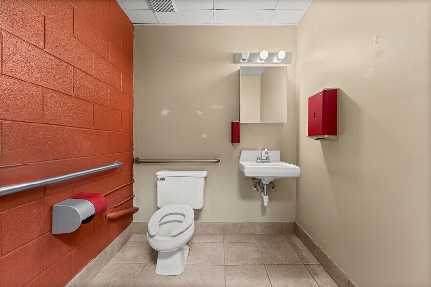 More Photos Of 32639-32645 Industrial Rd, Garden City Warehouse For Sale