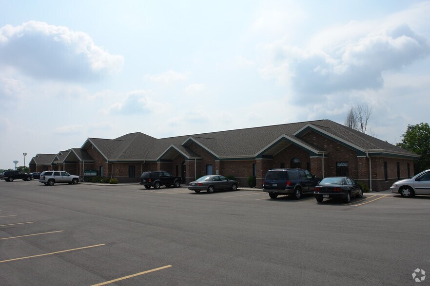 More Photos Of 3311 S Packerland Dr, De Pere Office For Lease