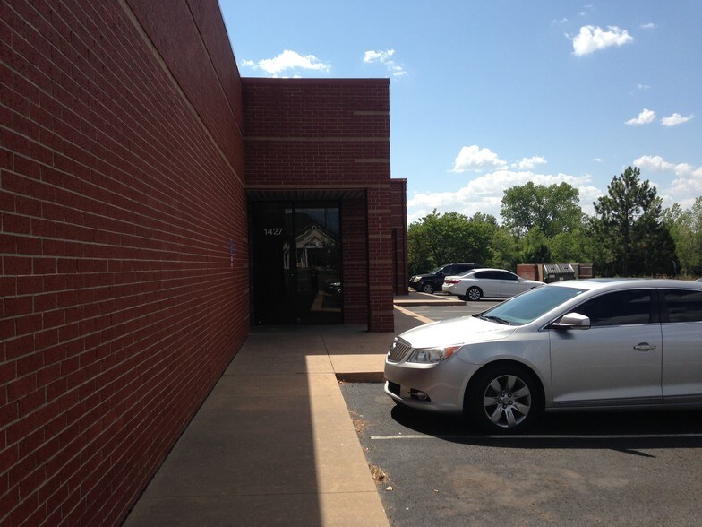 More Photos Of 1408 S Fretz Ave, Edmond Industrial For Sale