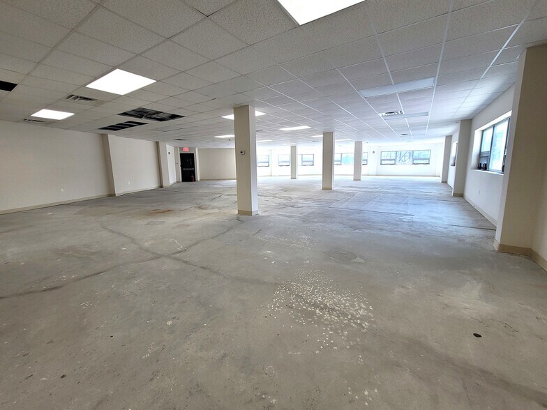 More Photos Of 76-09 Queens Blvd, Elmhurst Office For Lease