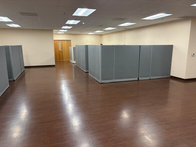 More Photos Of 215-219 Vineyard Ct, Morgan Hill Manufacturing For Sale