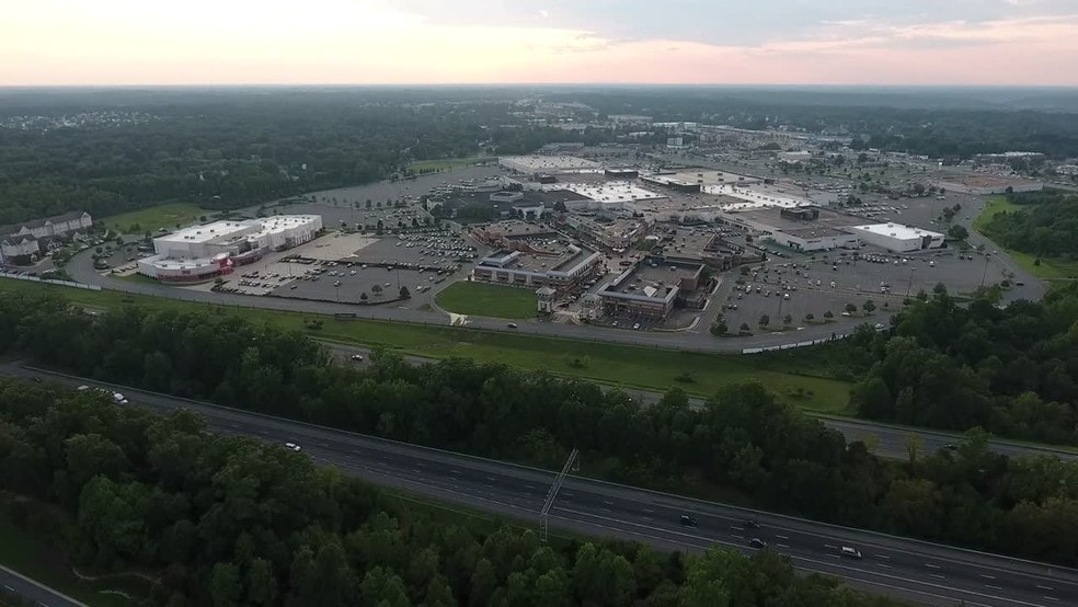 Primary Photo Of 130-137 Spotsylvania Mall Dr, Fredericksburg General Retail For Lease