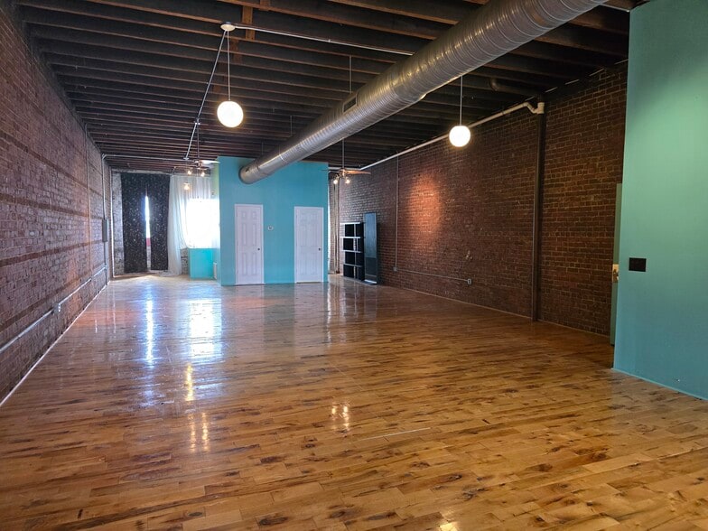 More Photos Of 116 S Steele St, Sanford Storefront Retail Residential For Lease