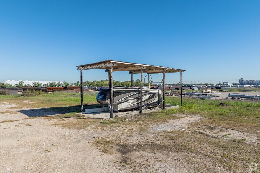More Photos Of 4901 Shank Rd, Pearland Warehouse For Sale