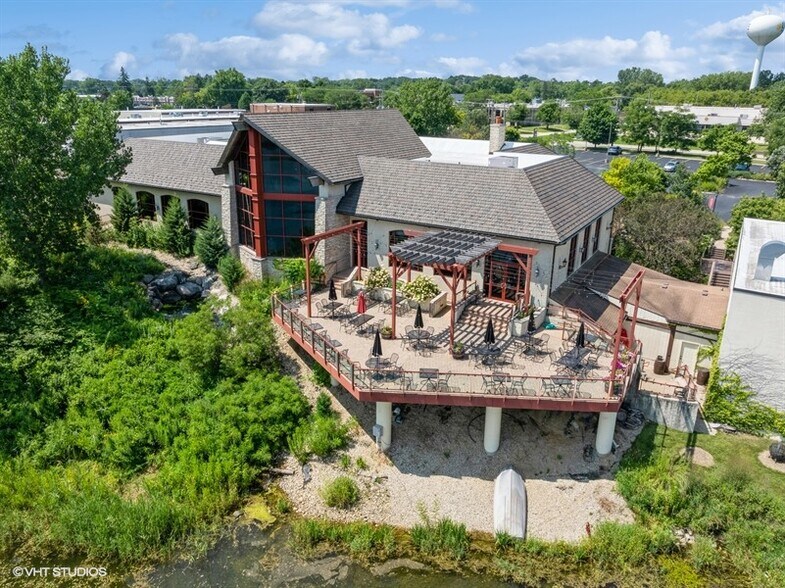 More Photos Of 22221 N Pepper Rd, Lake Barrington General Retail For Sale