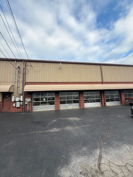 More Photos Of 715 E Spring St, Cookeville General Retail For Lease