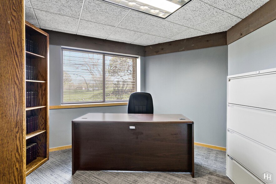 More Photos Of 970 McHenry Ave, Crystal Lake Medical For Sale