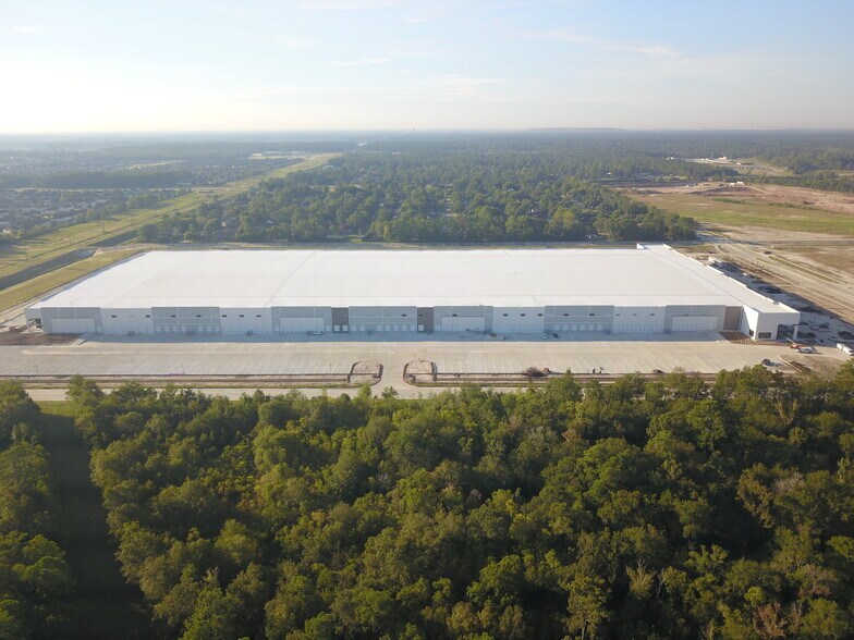 More Photos Of 10100 W Lake Houston Pky, Houston Distribution For Lease