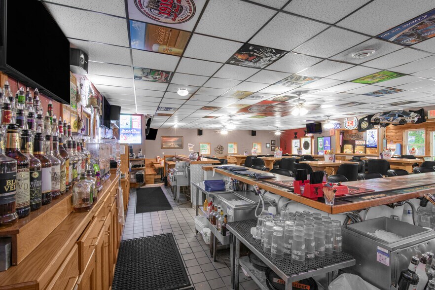 More Photos Of 14351 NE 78th St, Foley Restaurant For Sale