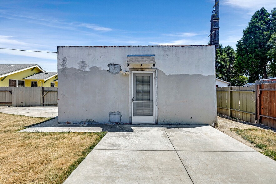 More Photos Of 1755 Washington Ave, San Leandro Bar For Sale