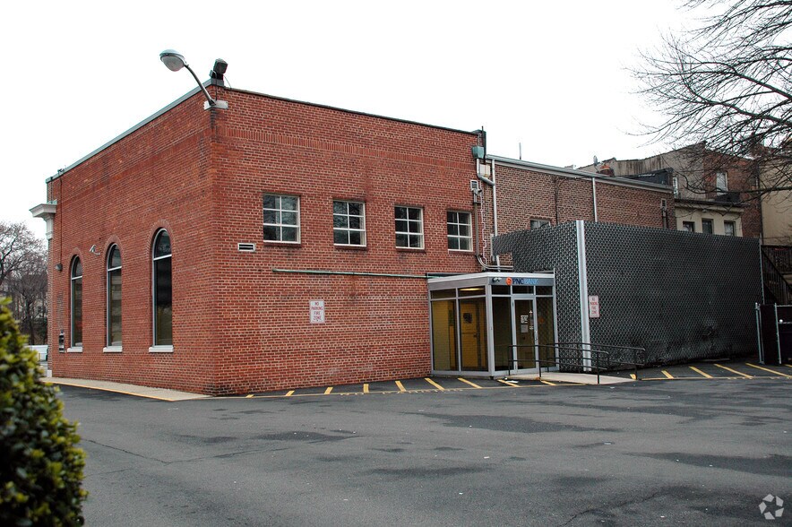 More Photos Of 424-426 Broad St, Bloomfield Bank For Lease
