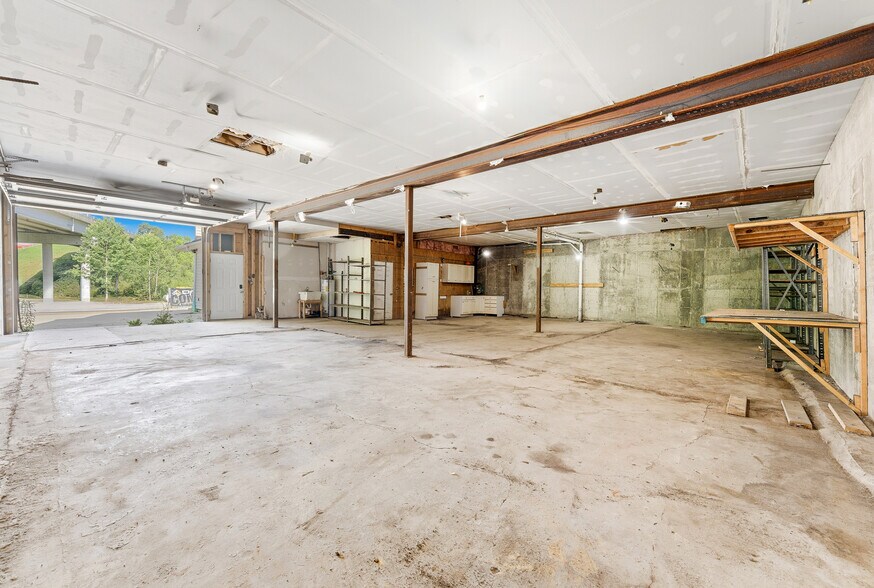 More Photos Of 351 Scotts Run Rd, Maidsville Office Residential For Lease