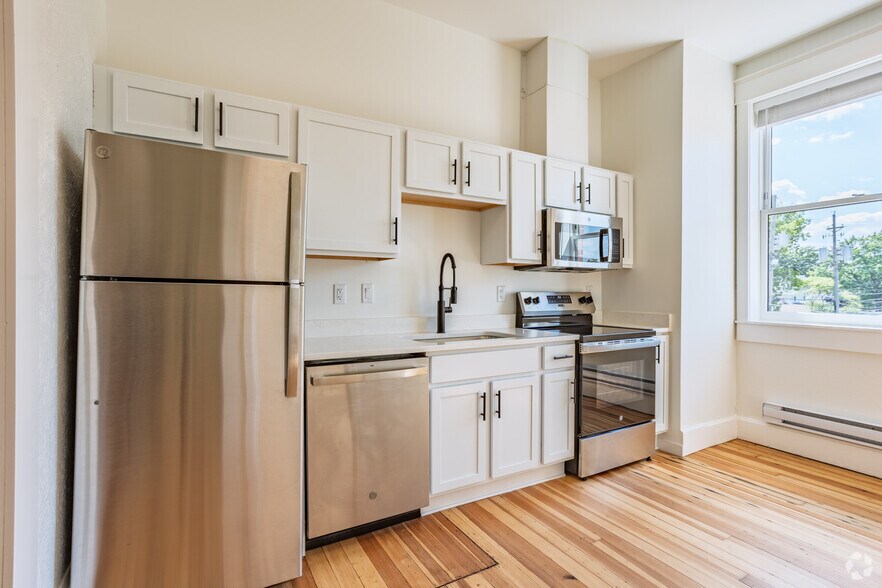 More Photos Of 3614 6th Ave, Des Moines Apartments For Lease