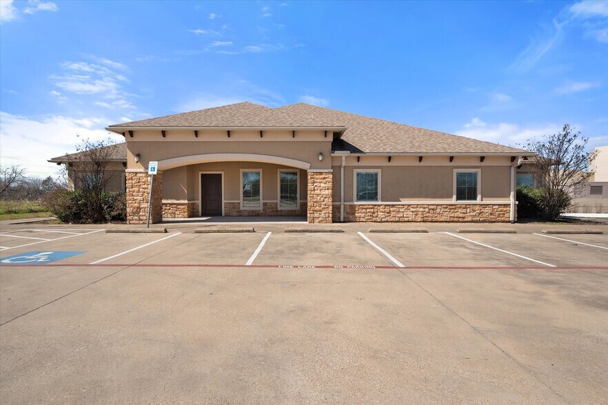 Primary Photo Of 306 Hospital Dr, Corsicana Rehabilitation Center For Sale