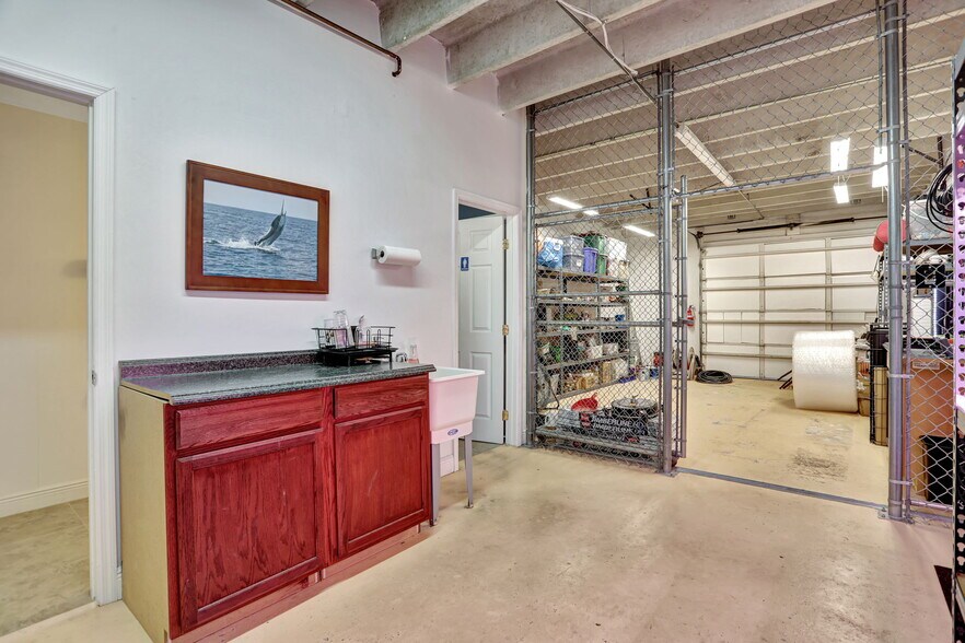 More Photos Of 3496 NE 12th Ter, Oakland Park Warehouse For Sale