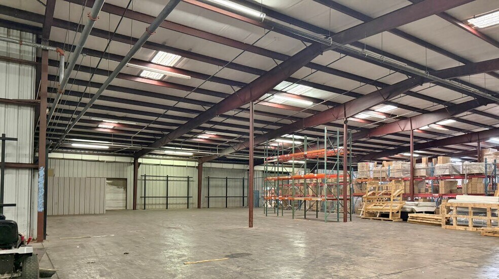 More Photos Of 2013 SE 18th St, Oklahoma City Manufacturing For Lease