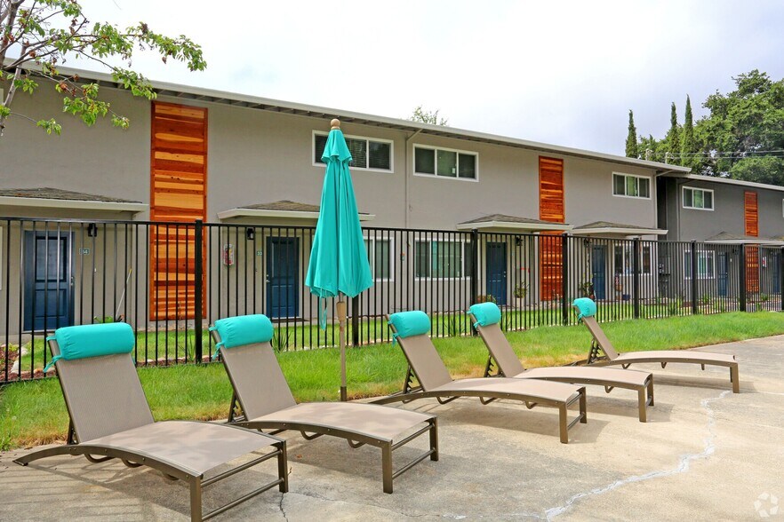 More Photos Of 2275 Grove Way, Castro Valley Apartments For Sale