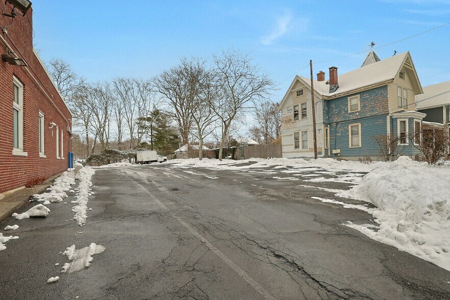 More Photos Of 637 Main St, Sparkill Bank For Lease