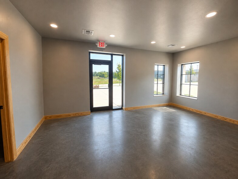More Photos Of 1577 Freedom Market Pl, Edmond Warehouse For Lease