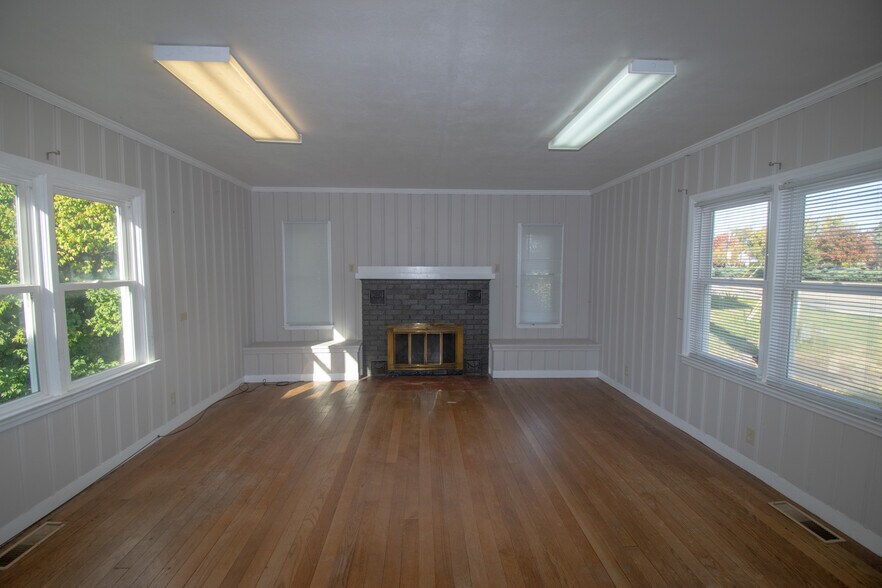 More Photos Of 1498-1502 W Main St, Tipp City Loft Creative Space For Lease