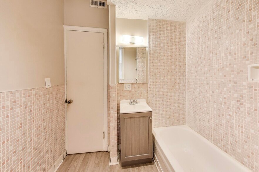 More Photos Of 2889 N Milwaukee Ave, Chicago Storefront Retail Residential For Sale