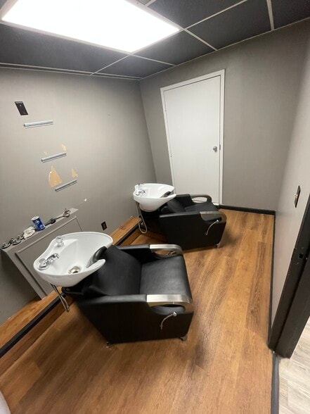 More Photos Of 4814-4818 Mcknight Rd, Pittsburgh Freestanding For Lease