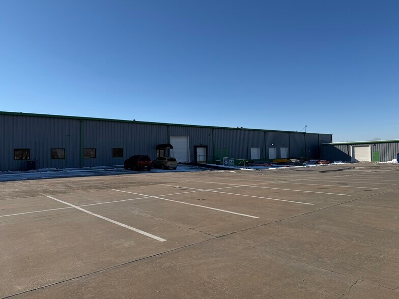 More Photos Of 8009 S I 35 Service Rd, Oklahoma City Manufacturing For Lease