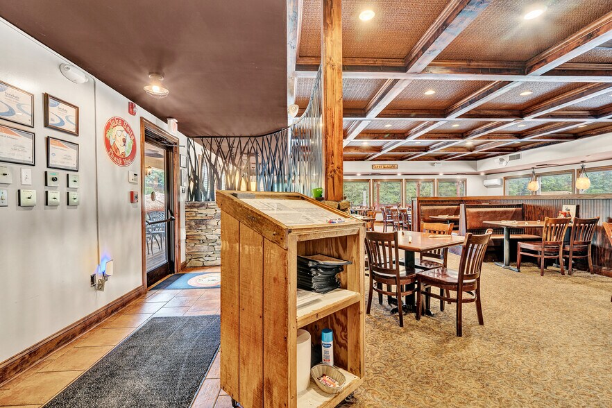 More Photos Of 1041 Harbour Inn Ln, Moneta Restaurant For Sale