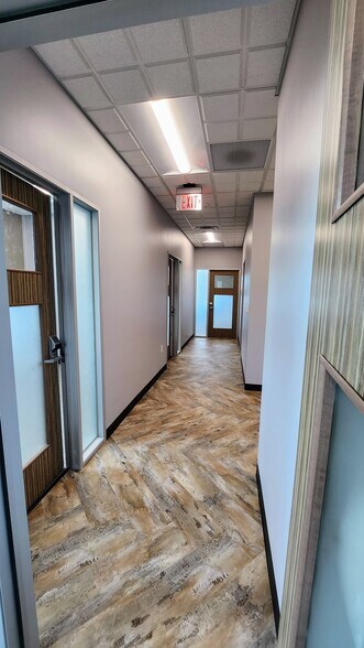 More Photos Of 502 E Borgfeld Dr, San Antonio Storefront Retail Office For Lease