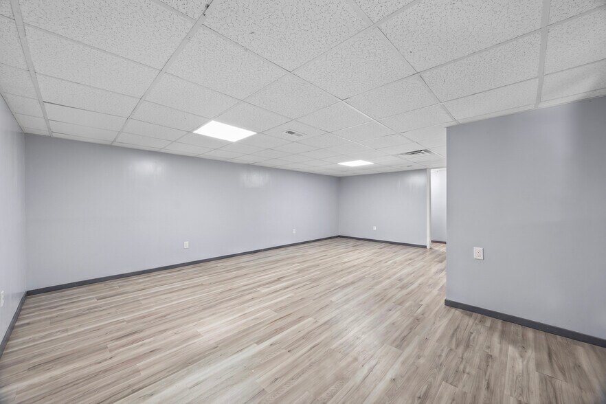 More Photos Of 1120 Dawson St, Wilmington Flex For Sale