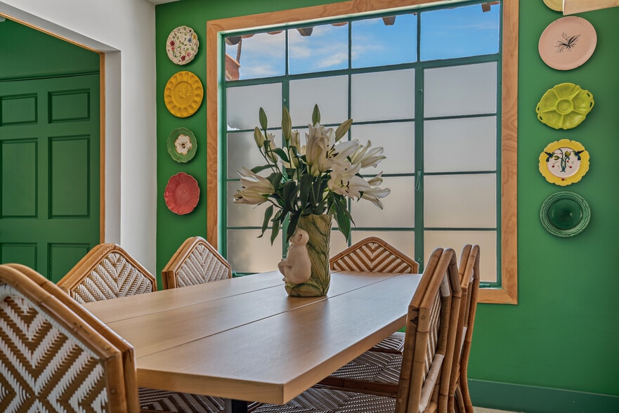 More Photos Of 555 S Warm Sands Dr, Palm Springs Hotel For Sale